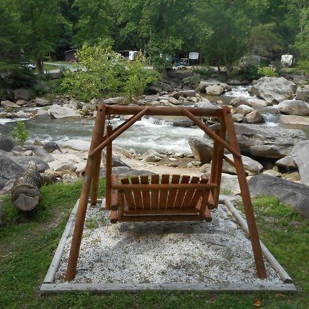 The Evening Shade River Lodge And Cabins Chimney Rock Extérieur photo