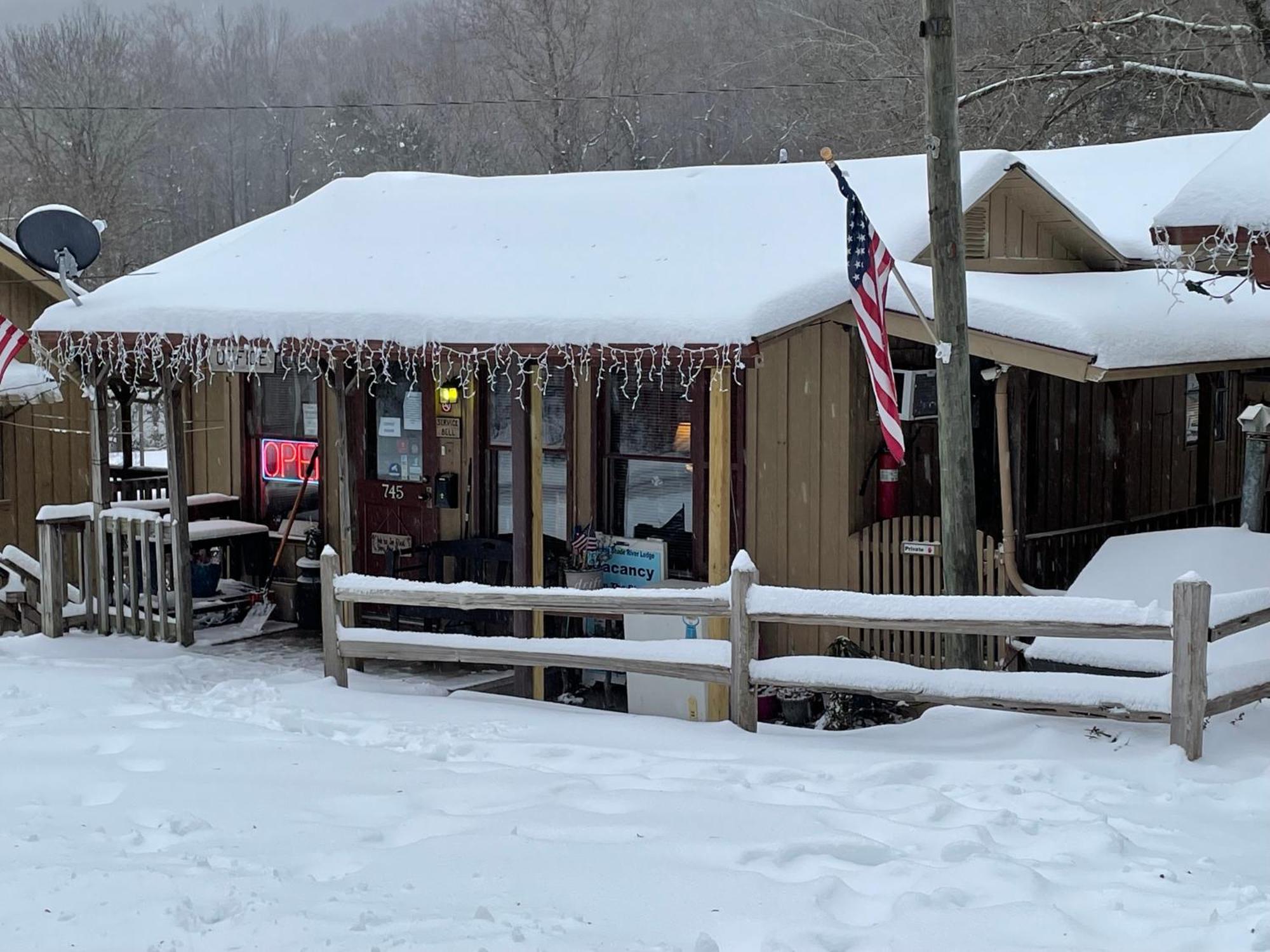 The Evening Shade River Lodge And Cabins Chimney Rock Extérieur photo