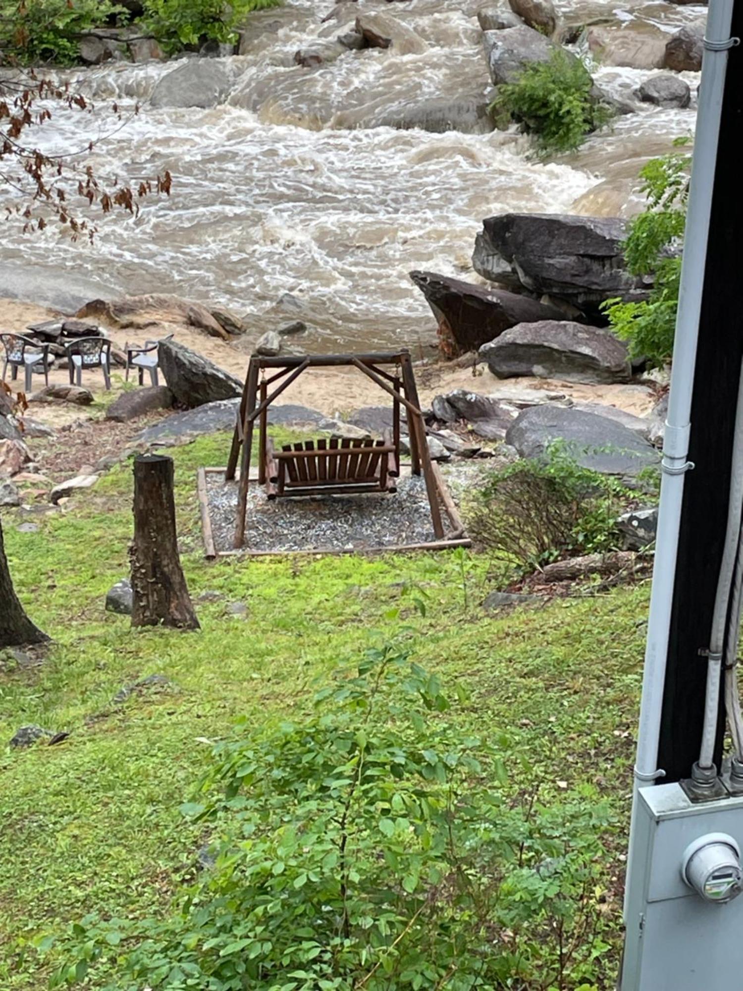 The Evening Shade River Lodge And Cabins Chimney Rock Extérieur photo