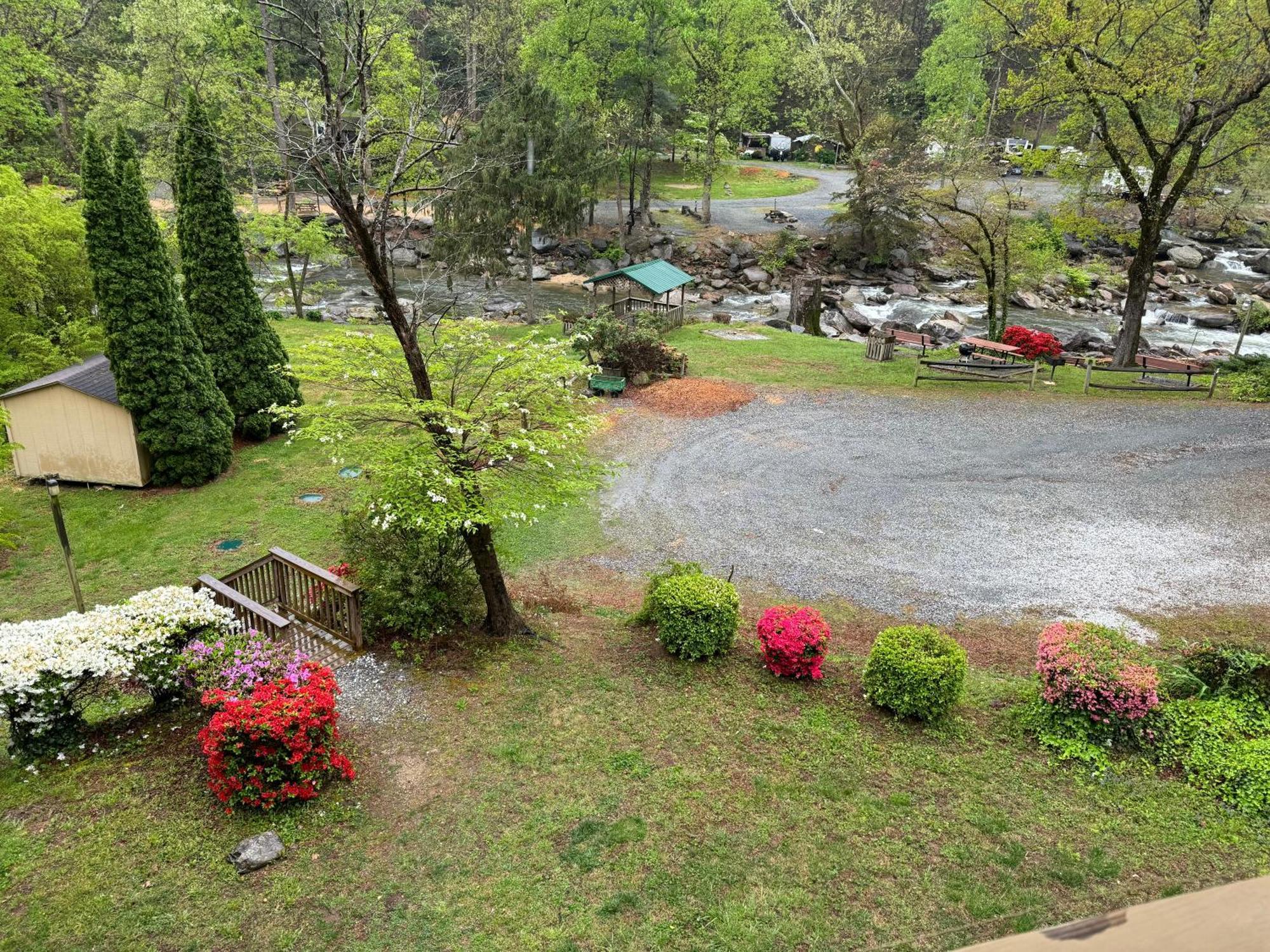 The Evening Shade River Lodge And Cabins Chimney Rock Extérieur photo