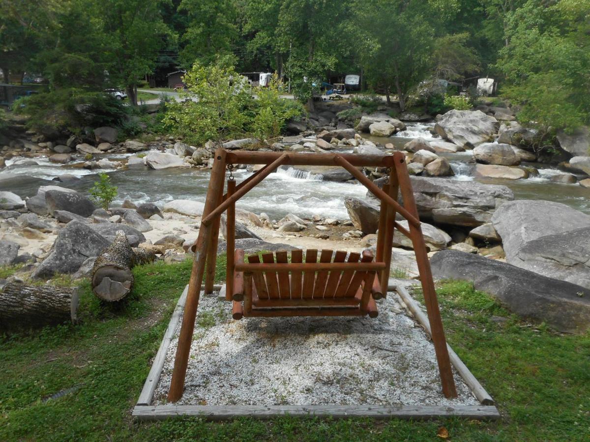 The Evening Shade River Lodge And Cabins Chimney Rock Extérieur photo