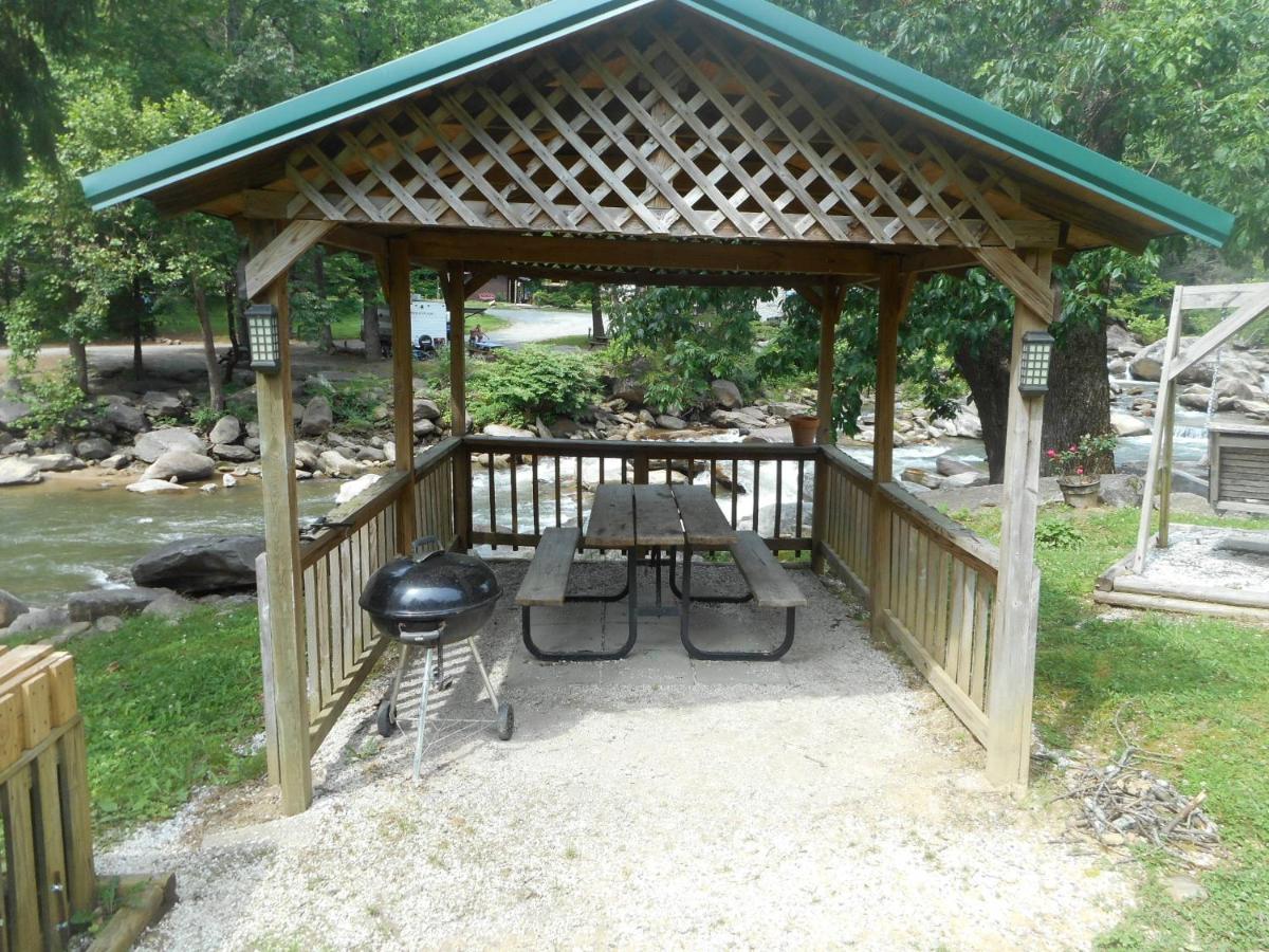 The Evening Shade River Lodge And Cabins Chimney Rock Extérieur photo