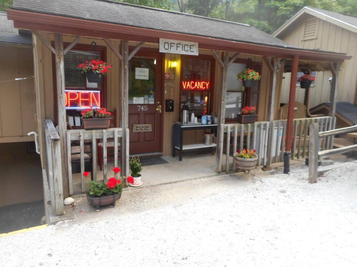 The Evening Shade River Lodge And Cabins Chimney Rock Extérieur photo